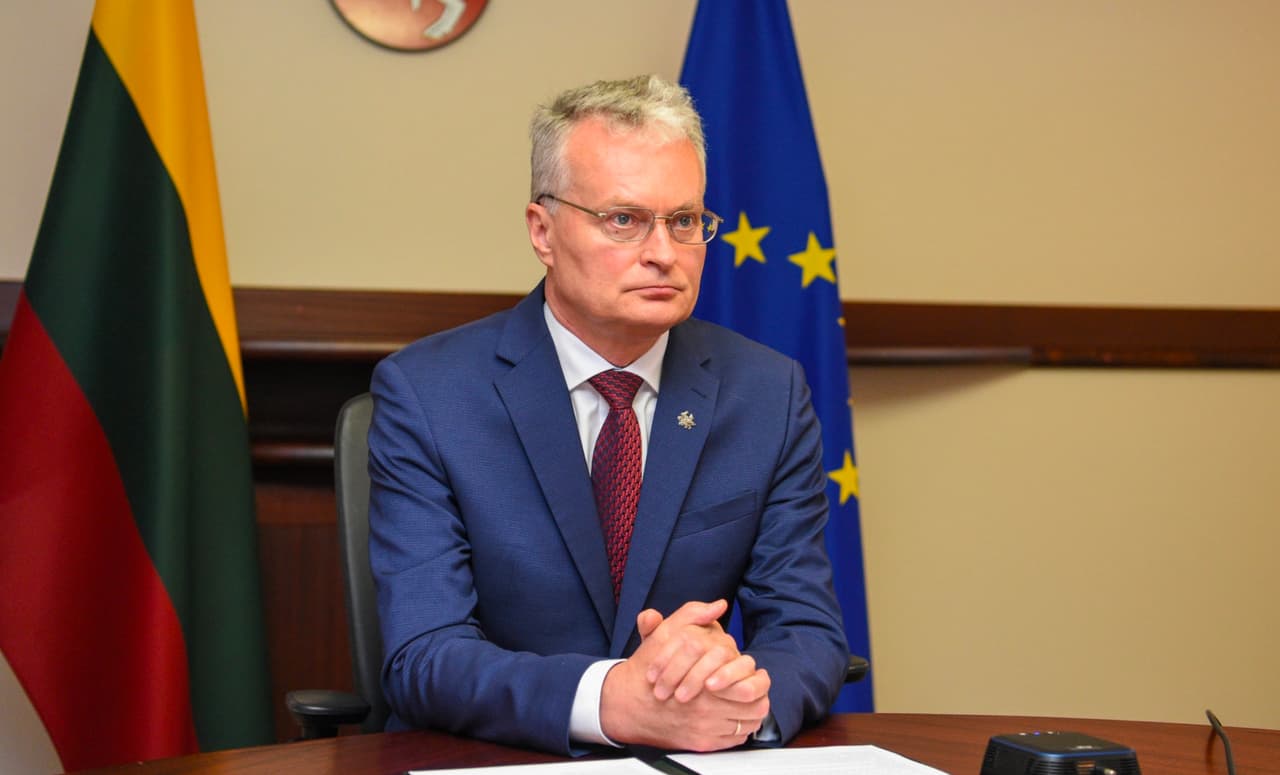 Vaizdo seminare G. Nausėda ryžtingai bendravo be pirštinių ir veido kaukės. Nuotr. prezidentas.lt