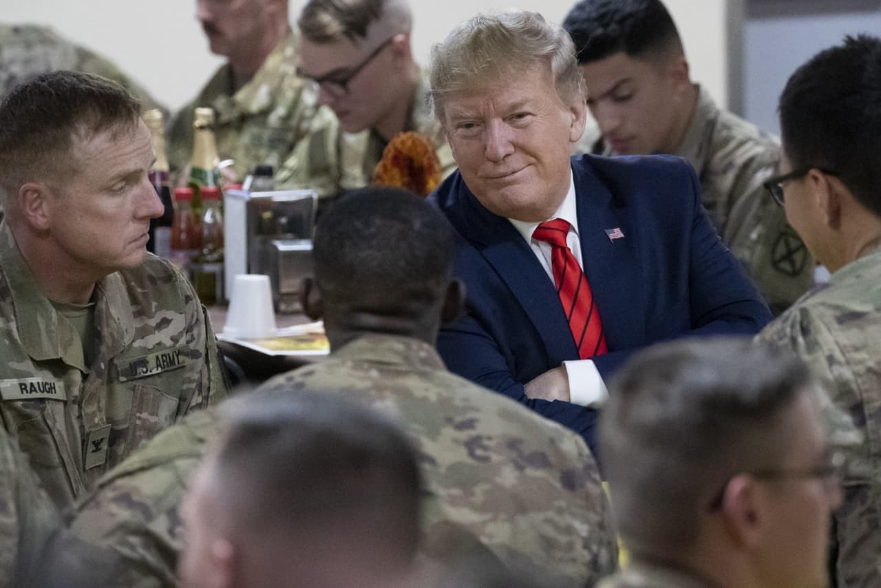 JAV prezidentas Donaldas Trampas lanko amerikiečių karius Afganistane, 2019 m. wtop.com nuotr.