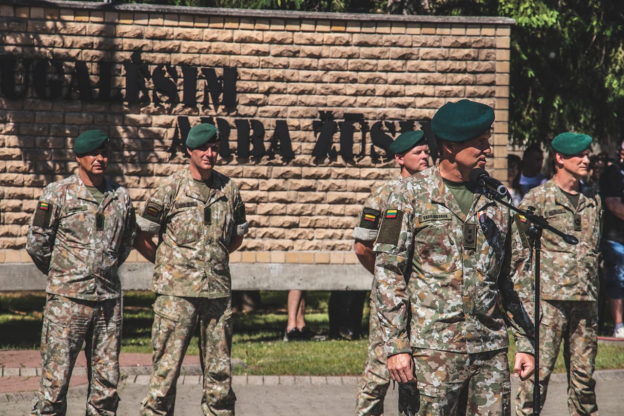 Įvyko Dragūnų bataliono vadų pasikeitimo ceremonija ir šauktinių išlydėtuvės į atsargą