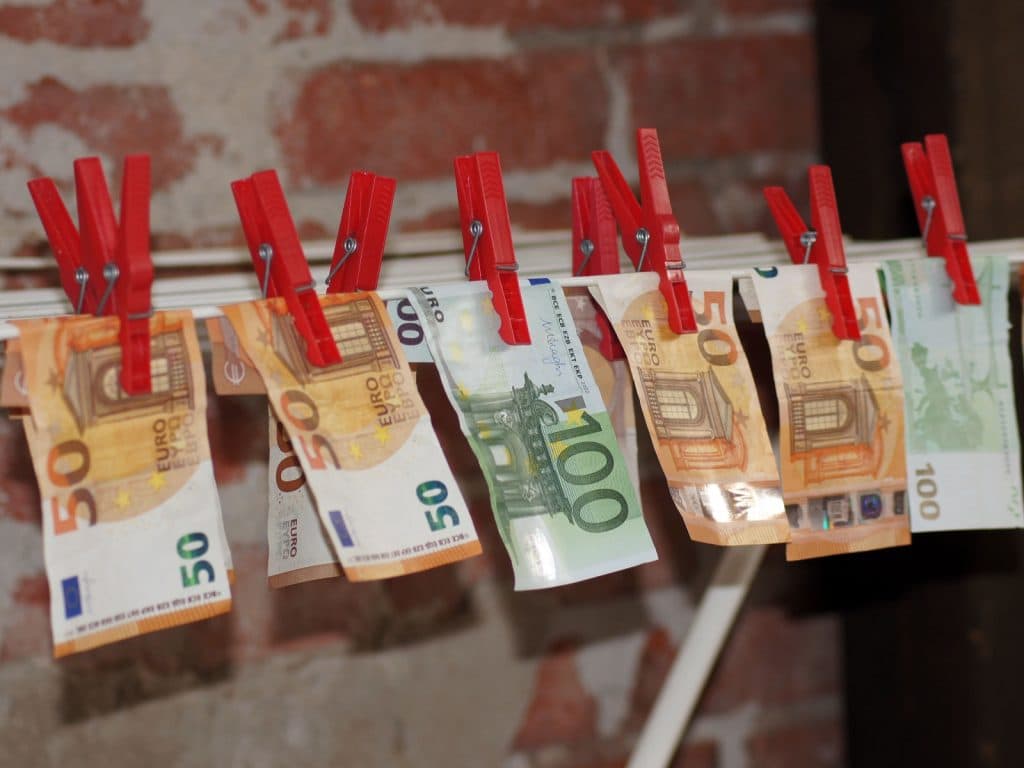 ES kasmet 160 mlrd. eurų yra susiję su įtartina finansine veikla