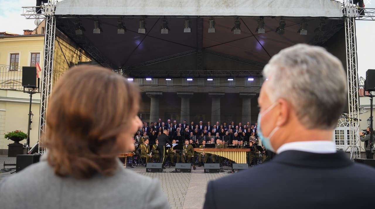 G. Nausėda ir D. Nausėdienė dalyvavo mokslo metų pradžiai ir Laisvės dienai skirtame koncerte „Dainuojame Tėvynei ir laisvei“. Nuotr. prezidentas.lt