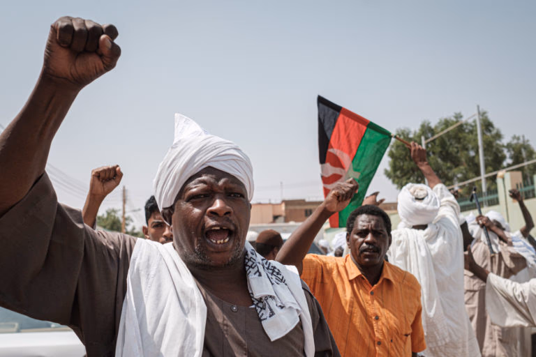 Sudanui reikia demokratijos, sakoma Dž. Sorošo įkurto Atviros visuomenės fondo tinklapyje.