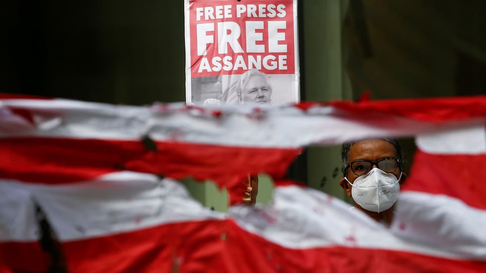 D. Trampas pasiūlė suteikti Dž. Asanžui malonę mainais į informaciją apie H. Klinton laiškų šaltinį, WIKILEAKS įkūrėjas atsisakė