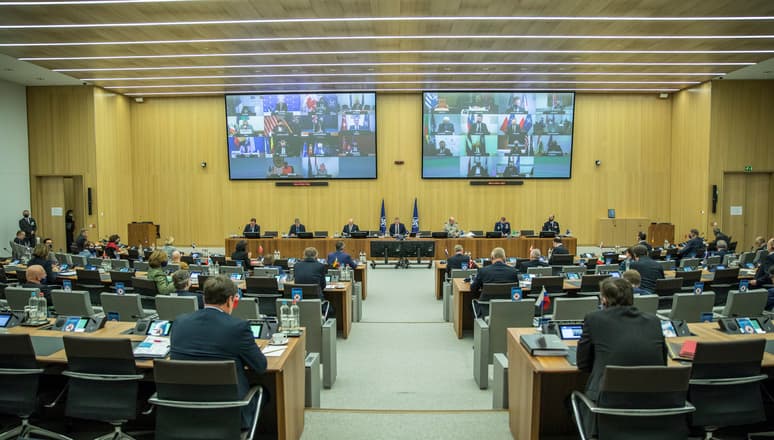 Nuotrauka iš susitikimo NATO būstinėje.