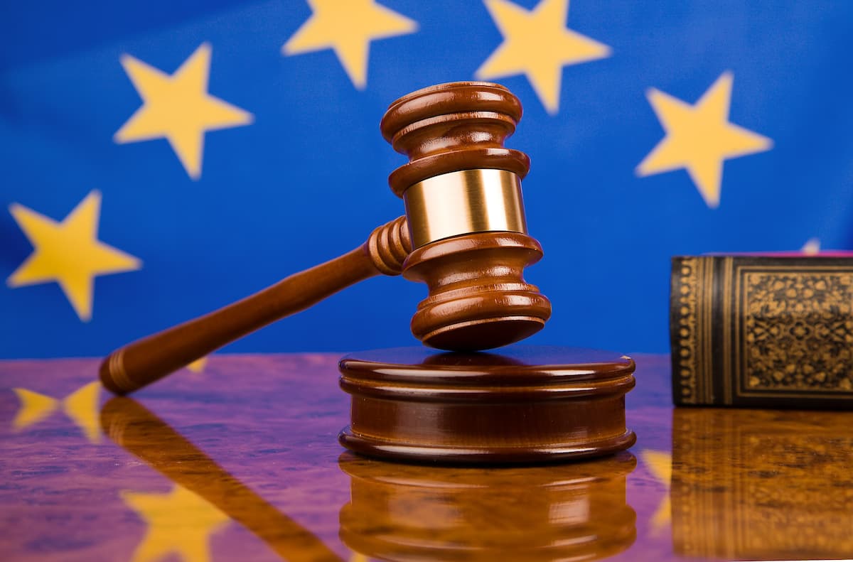 Europarlamentarai: nepaprastosios priemonės dėl COVID-19 kelia „piktnaudžiavimo valdžia riziką“