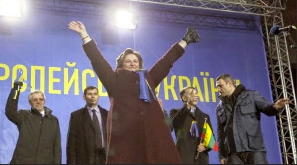 Maidano revoliucijos metu tuometinė LR Seimo pirmininkė, kaip ir daugelis ryškiausių Lietuvos politikų, Kijevo centre rėkavo uždegančius lozungus.
