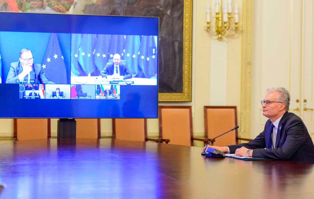G. Nausėda aptarė vakcinų tiekimo iššūkius, sankcijų Rusijai klausimus ir dezinformacijos grėsmes