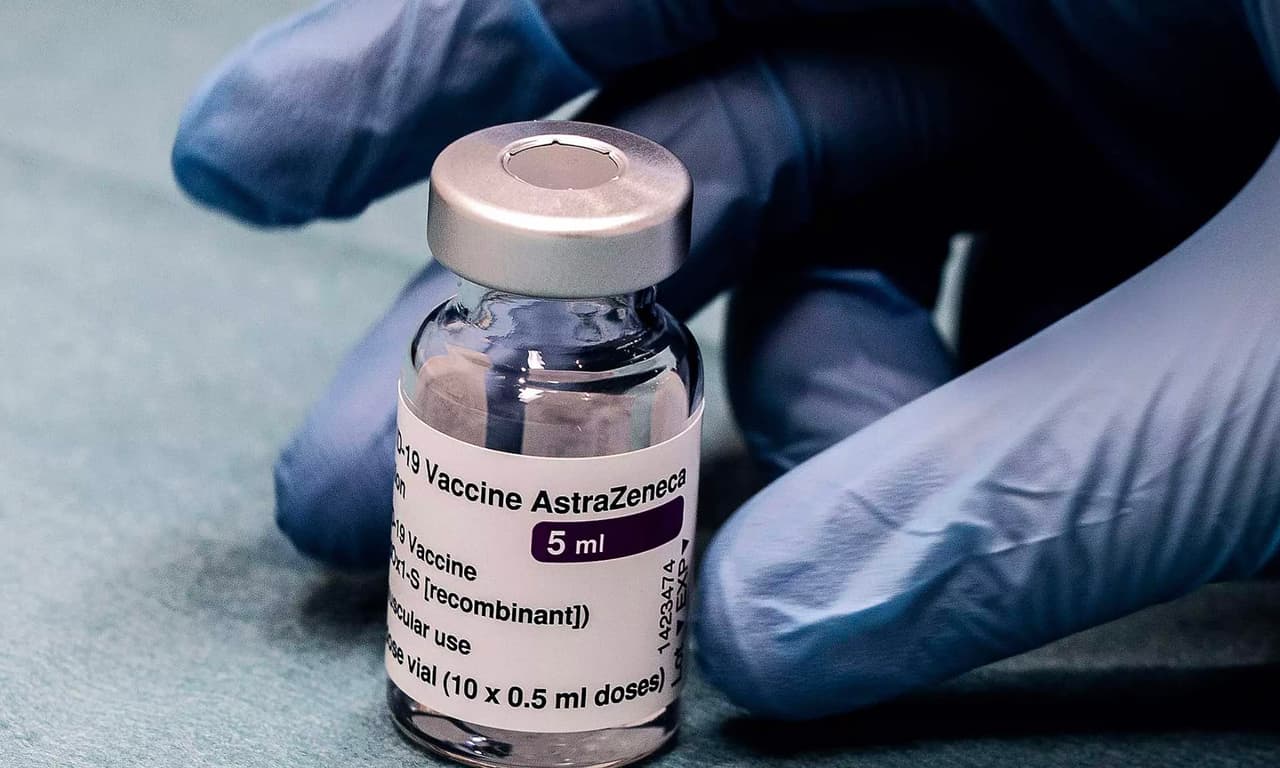 Dar kartą apie „AstraZeneca“ vakciną