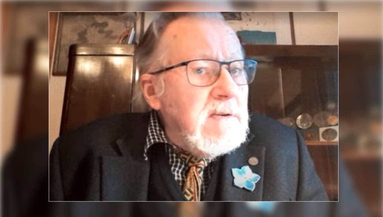 Lietuvos prezidentas Vytautas Landsbergis ragina pašalinti putininę dūminę Rusiją iš Interpolo