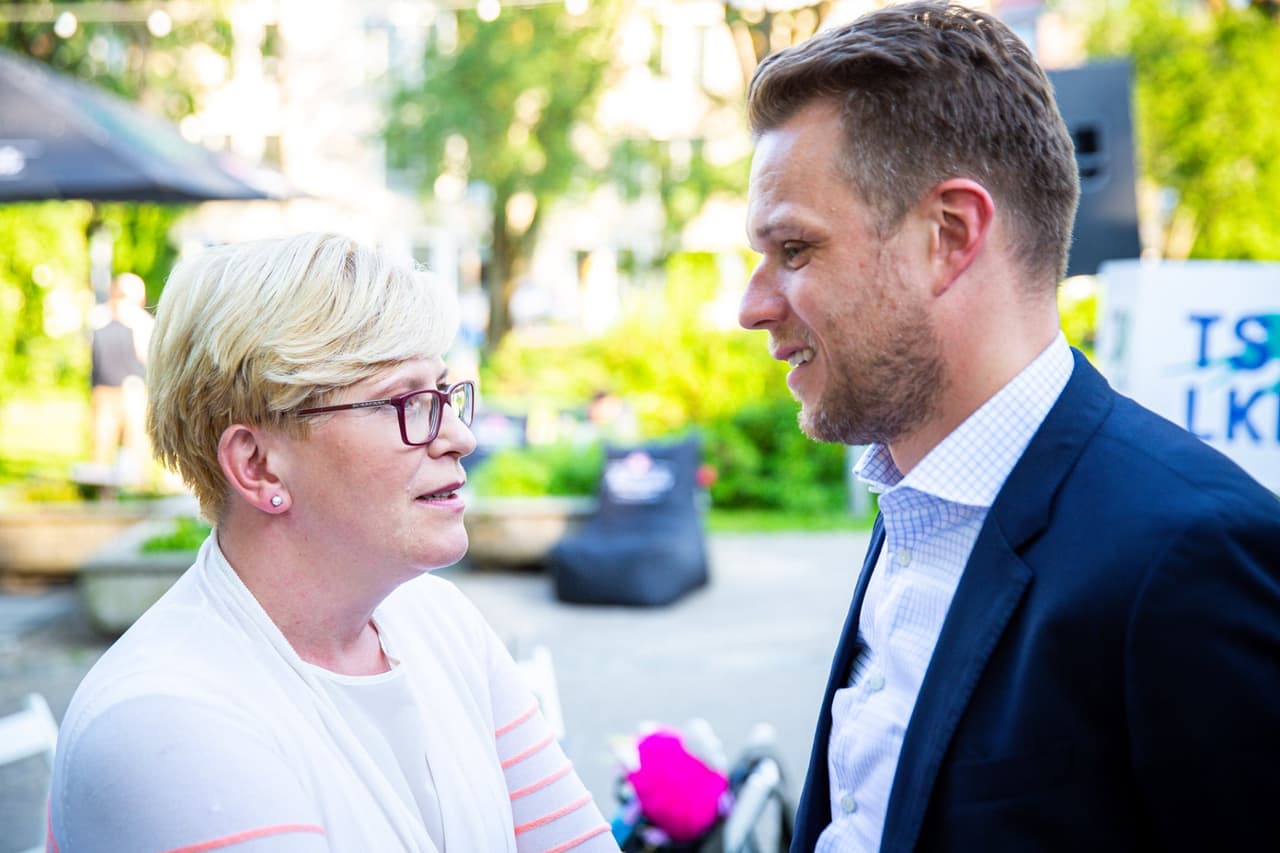 Lietuvos diplomatijos vadovas Gabrielius Landsbergis (de6inėje). Nuotr. facebook.com
