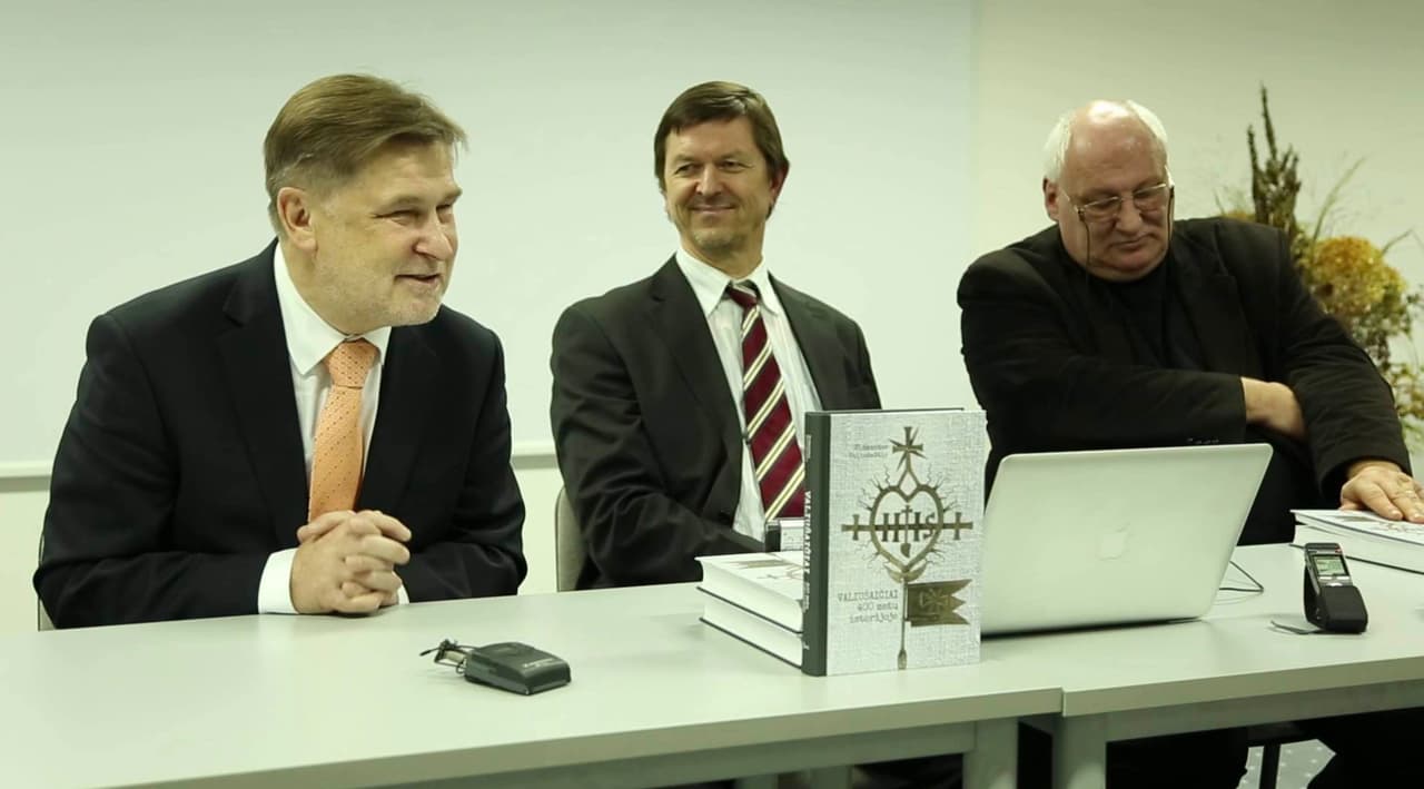 „OpTV“ žurnalistas Valdas Vasiliauskas (kairėje). Nuotr. facebook.com