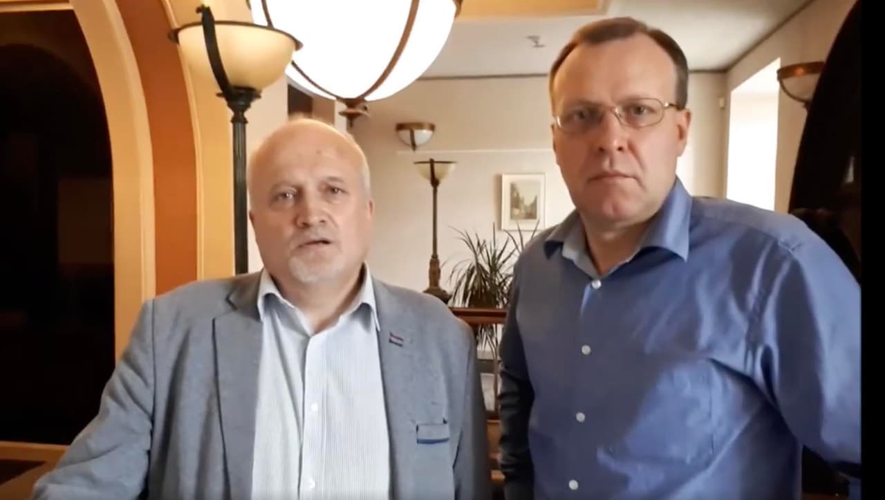 Vieni iš mitingo organizatorių Gintaras Songaila ir Naglis Puteikis.