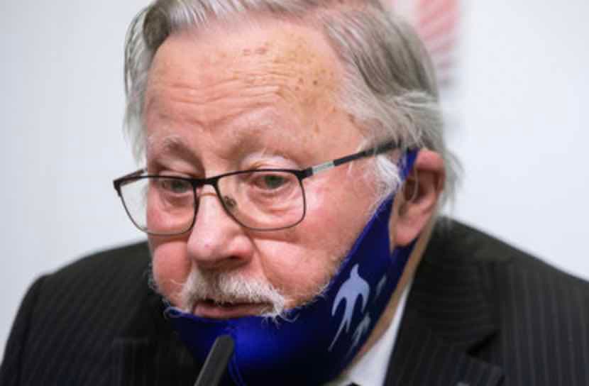 V. Landsbergis turi pomėgį su veido kauke slėpti savo barzdą.