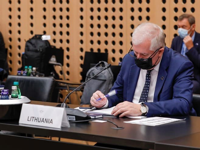 A. Anušauskas nurodė, kad Europos Sąjunga privalo rasti būdų padėti Ukrainai