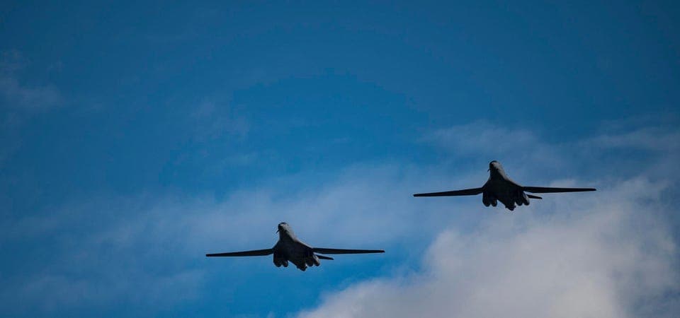 „Forbes“: NATO pajėgų skaičius šalia Rusijos esančioje teritorijoje nedidelis, todėl reikalingi Amerikos bombonešiai