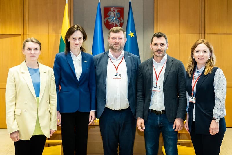 V. Čmilytė-Nielsen (antra iš kairės). Nuotr. lrs.lt