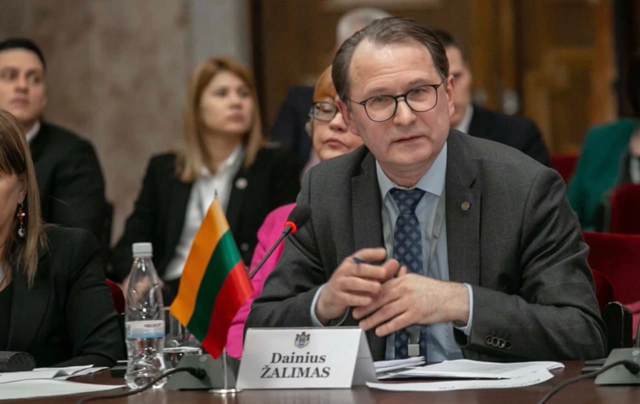 Puolamos Lietuvos konstitucinės vertybės – demokratija ir žmogaus teisės, vakarietiška geopolitinė orientacija