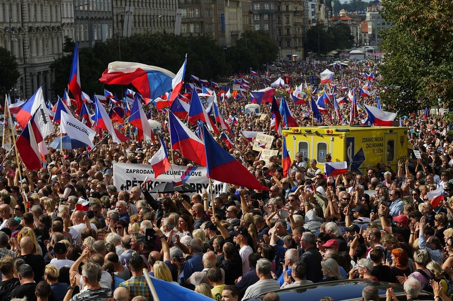 Mažiausiai 70 tūkst. žmonių rugsėjo 3 d. susirinko istoriniame Prahos centre protestuoti prieš Čekijos vyriausybę.