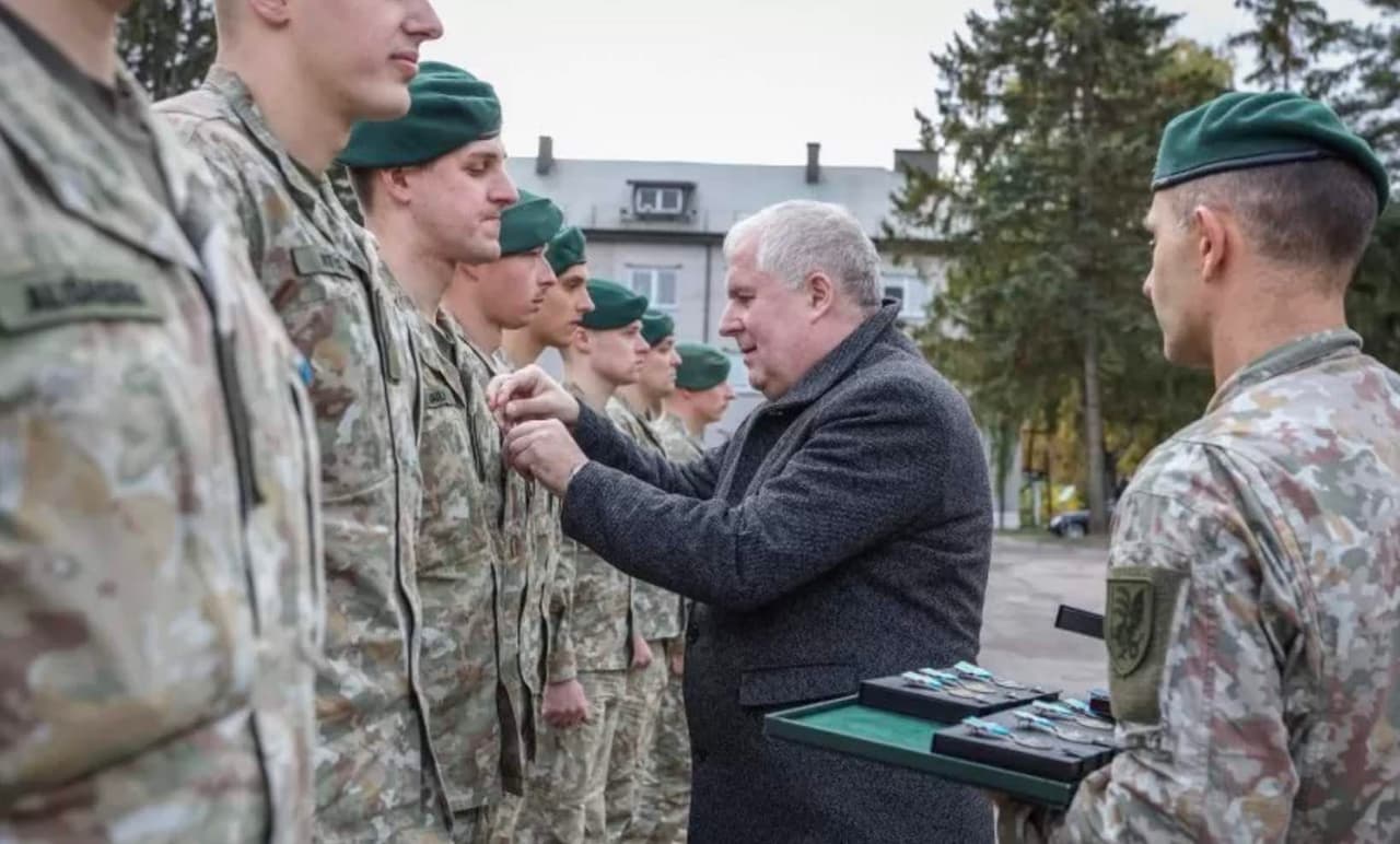 Anušauskas iš Irako grįžusiems kariams įteikė medalius už pavyzdingą tarnybą ir pasiaukojimą