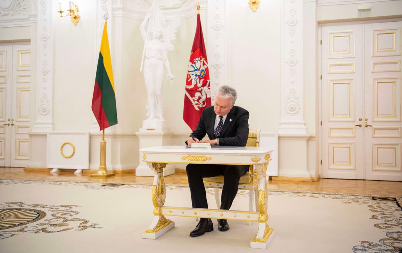 Nausėda pasirašė 2023 m. biudžeto įstatymą, kuris visiems užtikrins gyvenimo gerėjimą