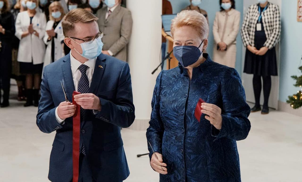 Dalia Grybauskaitė (dešinėje).