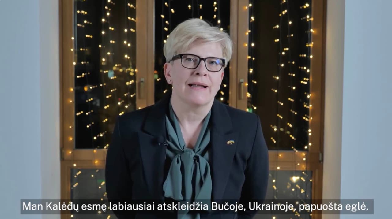 Premjerės Šimonytės sveikinimas: man Kalėdų esmę labiausiai atskleidžia Bučoje, Ukrainoje, papuošta eglė