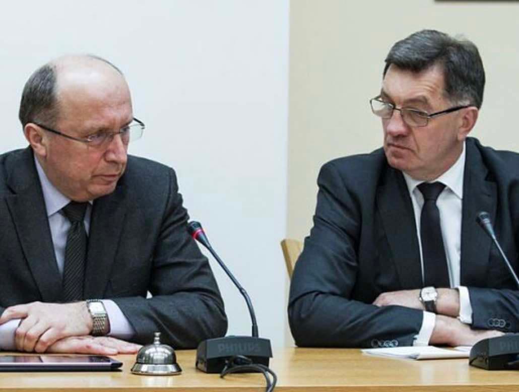 Andriaus Kubiliaus (kairėje) ir Algirdo Butkevičiaus nuomone visiems šalies piliečiams solidariai susimesti baudai 20 milijonų eurų nėra nepakeliama suma.