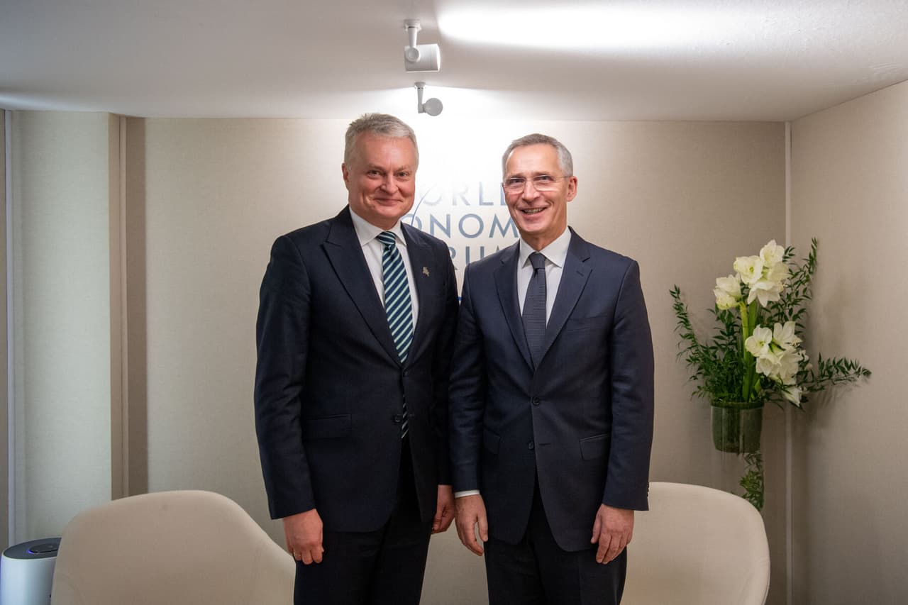 Nausėda atkreipė Stoltenbergo dėmesį į būtinybę didinti finansavimą karinėms reikmėms