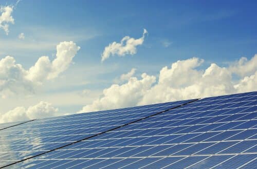 Prezidentūra nusipirko nutolusią saulės elektrinę – taupys tūkstančius