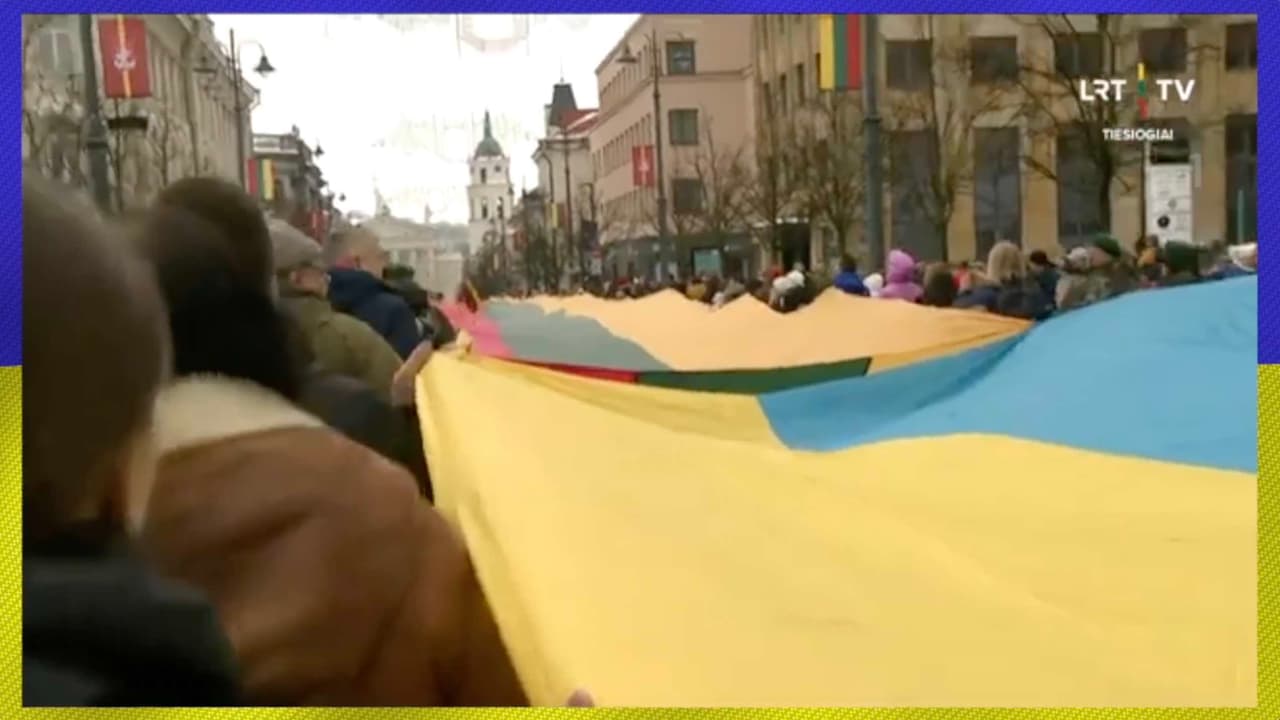 Didžiulių vėliavų spalvų audeklų nešimo ceremonija Gedimino prospektu, Kovo 11-osios proga