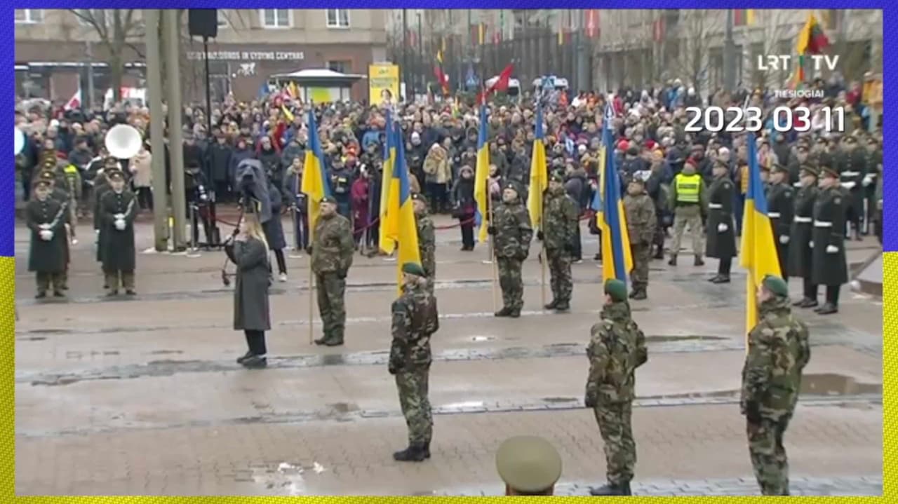 Trijų valstybių vėliavų pakėlimo prie Seimo ceremonijos akimirkos, minint Kovo 11-ąją