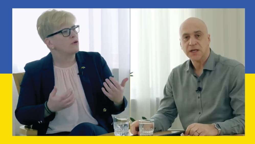 Ištrauka iš dviejų budulių (tikrąja to žodžio prasme) pokalbio Vyriausybės rūmuose