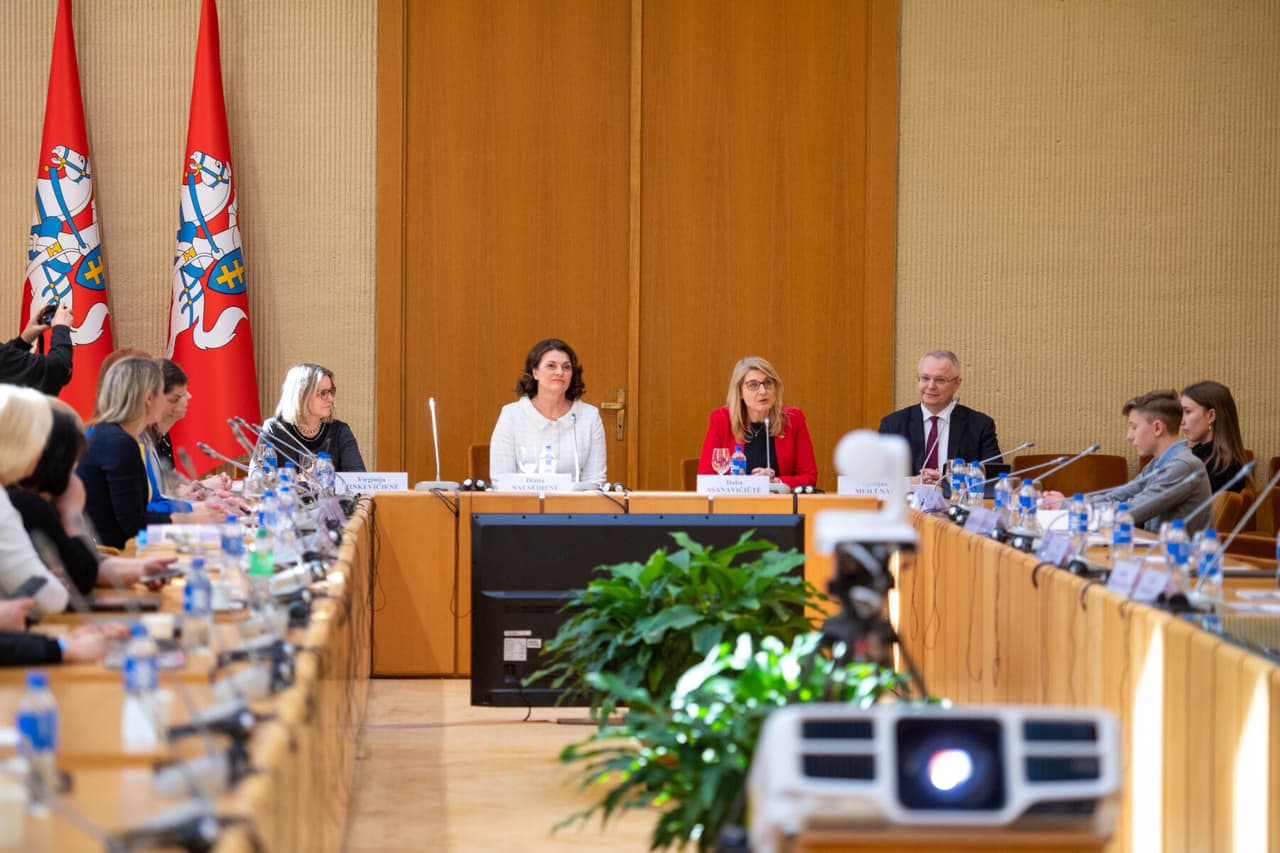 Nausėdienė: „Knygų starto“ knygos išverstos ir į ukrainiečių kalbą