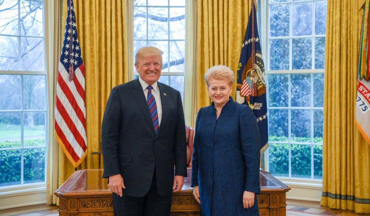 **Landsbergių bendruomenės dievaite tituluojama D. Grybauskaitė (dešinėje).**