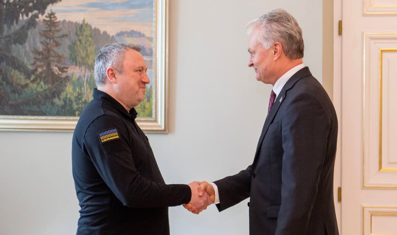 Pasaulis įdėmiai stebėjo Nausėdos ir Kostino istorinį susitikimą