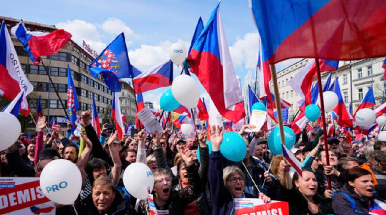 Čekijoje surengtas protestas prieš vyriausybę, padedančią Ukrainai