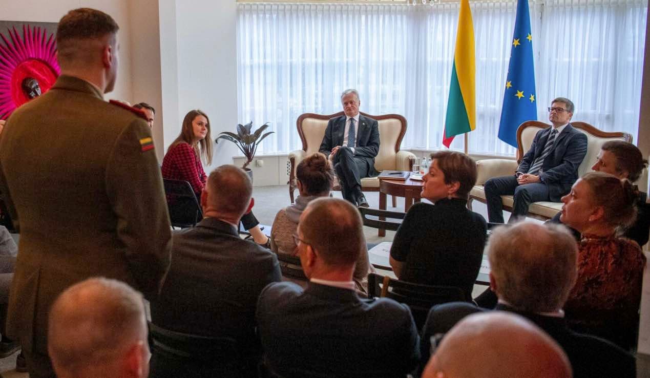 Lietuvos tikslas neatsiejamas nuo Ukrainos pergalės, Nyderlanduose pranešė Nausėda