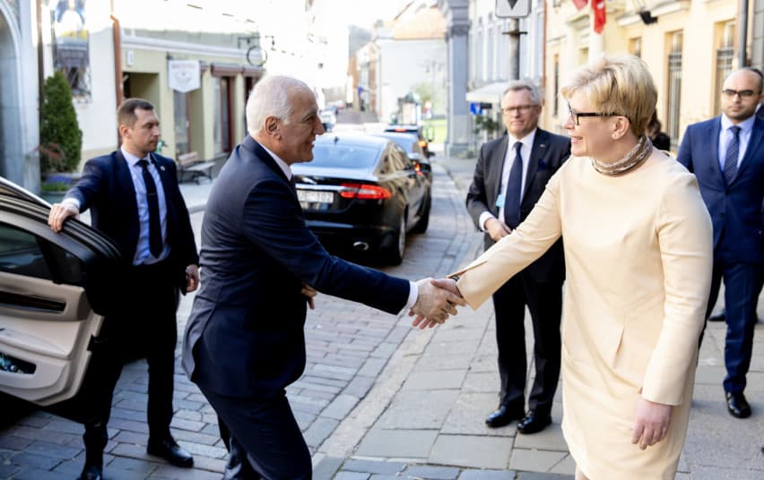 Šimonytė susitikus su Chačaturianu pabrėžė Ukrainos pergalės svarbą