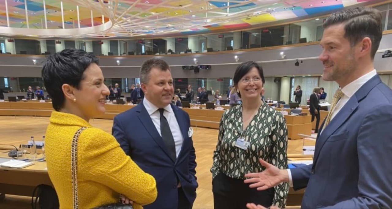 Adomėnas perspėjo, kad Rusija skleidžia dezinformaciją dėl sankcijų poveikio