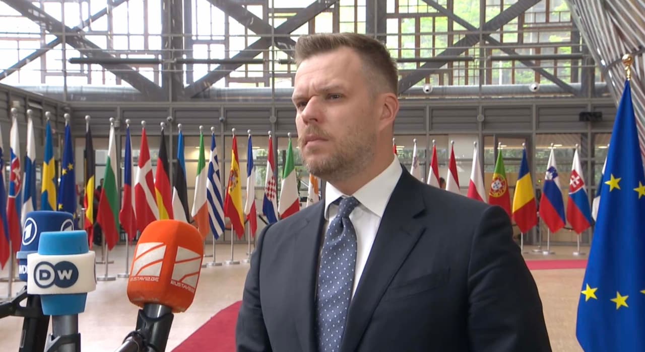 Milijonierius Landsbergis Briuselyje reikalavo pagaliau patvirtinti sankcijas Baltarusijai