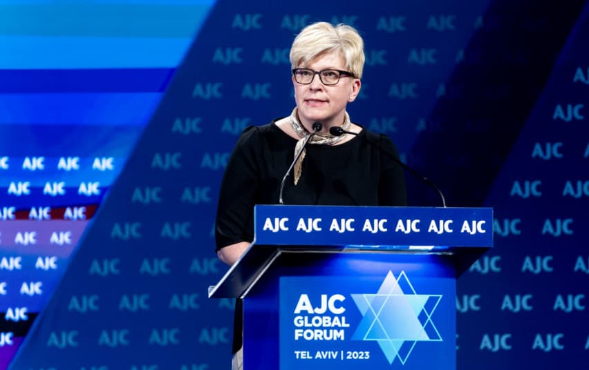 Tel Avive Šimonytė akcentavo Ukrainai reikalingos ginkluotės svarbą