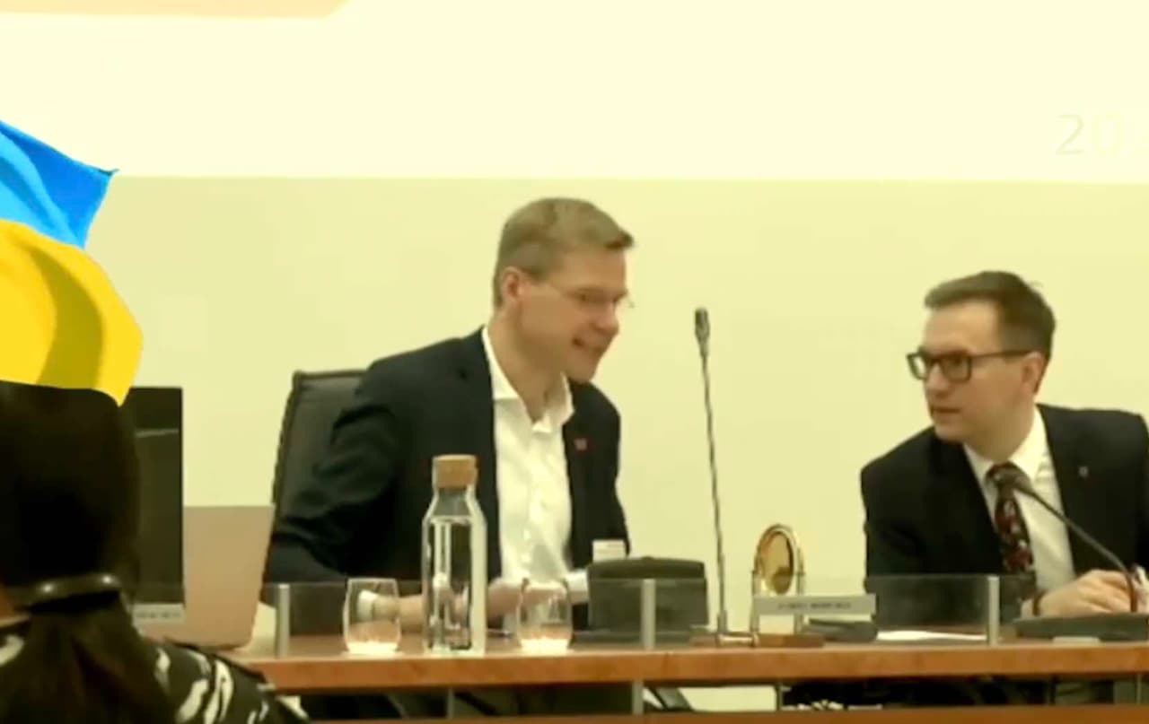 Laukiama pinigų iš Šimašiaus, už įsigytus suvenyrinius konservus