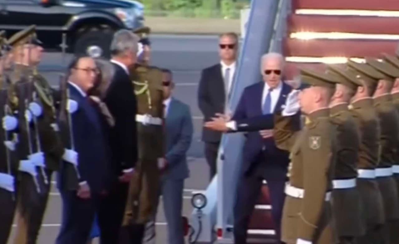 Baidenas Vilniuje ne iš karto pažino Nausėdą