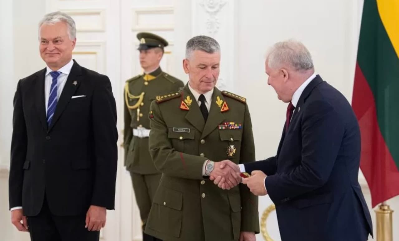 Rupšiui suteiktas keturių žvaigždučių generolo laipsnis