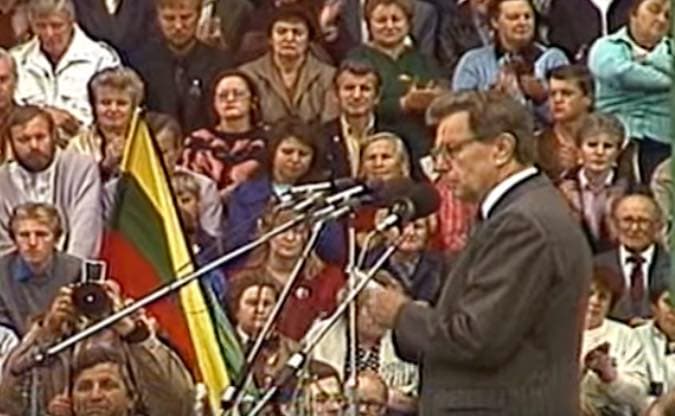 Nesiimkite tos bylos, kurioje jūs negalite būti teisėjais (Justinas Marcinkevičius)