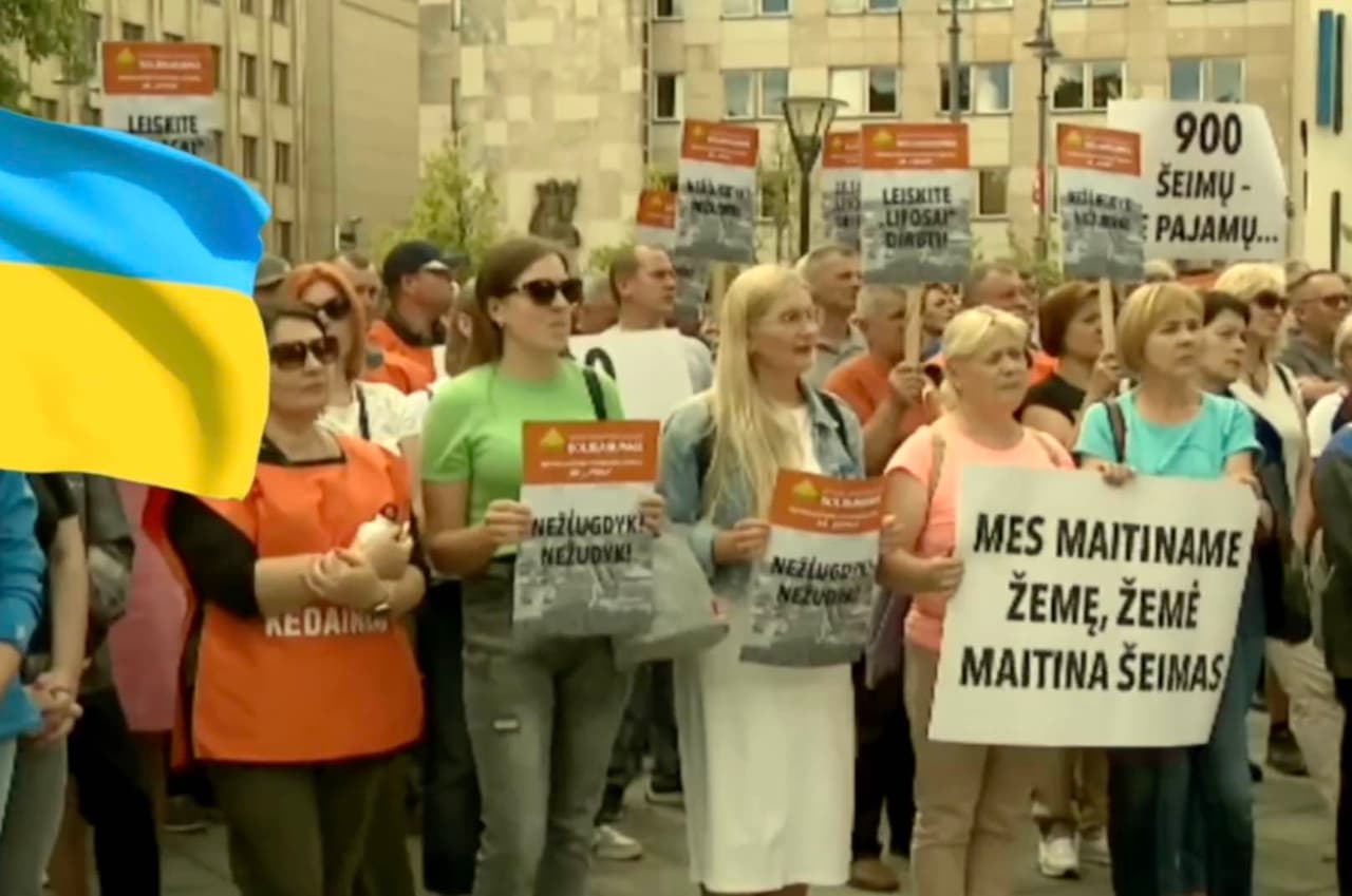 AB „Lifosa“ darbuotojai pavargo būti Ukraina ir susirinko patriukšmauti prie Vyriausybės