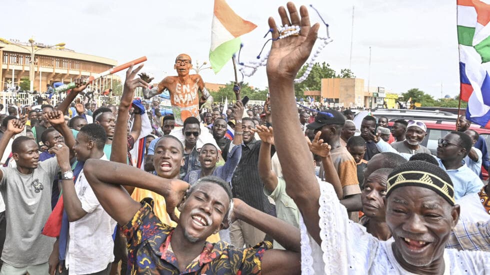 Iš didelio rašto išėjo iš krašto – nigeriečiai nenori būti prancūzų kolonija