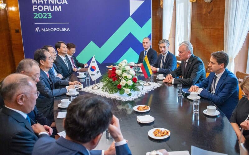 Nausėda siekia, kad vardan Lietuvos saugumo, kuo labiau būtų integruojamasi su kaimynine Polska