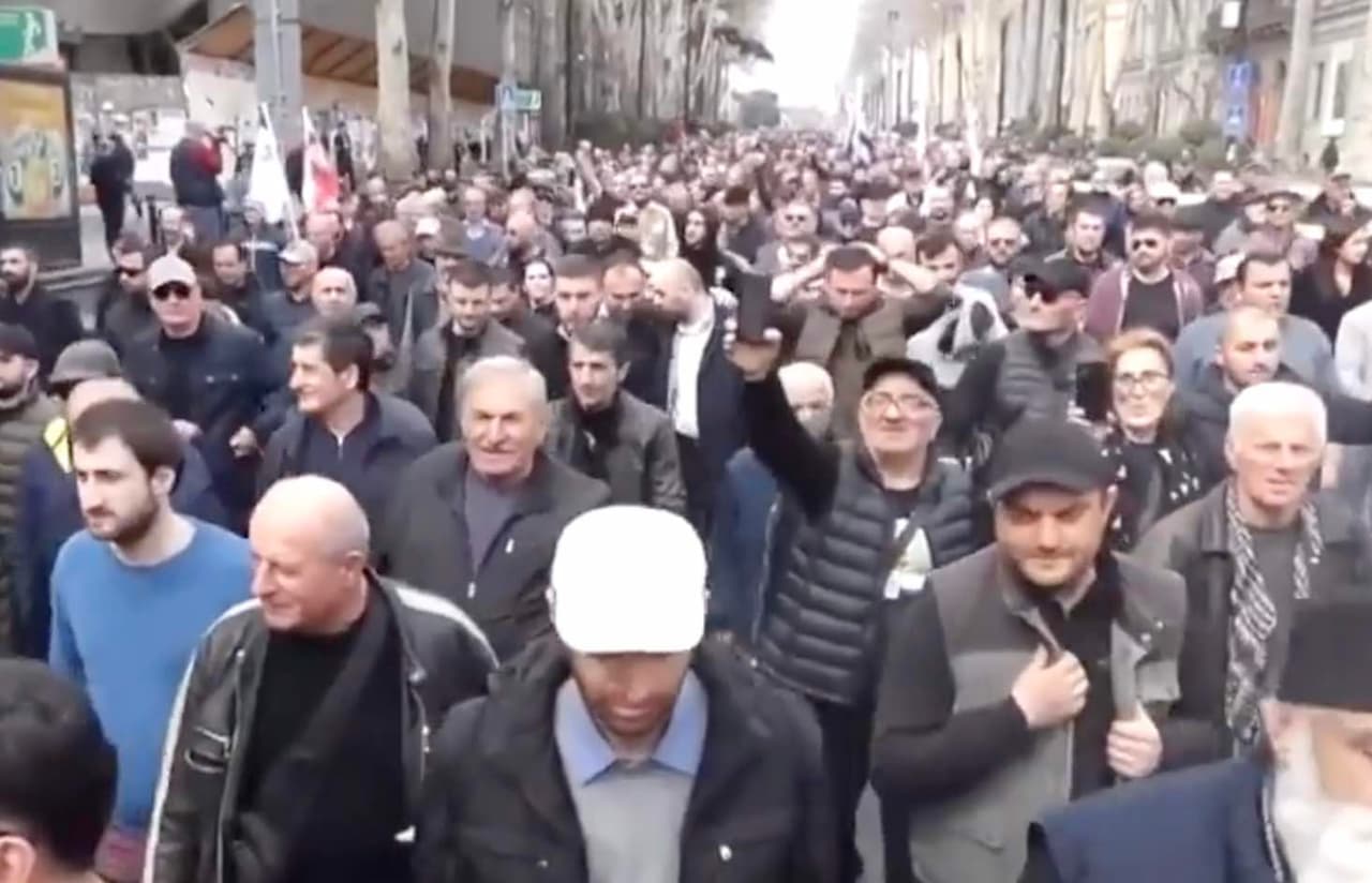 Sakartvelas išvengė kruvino perversmo?