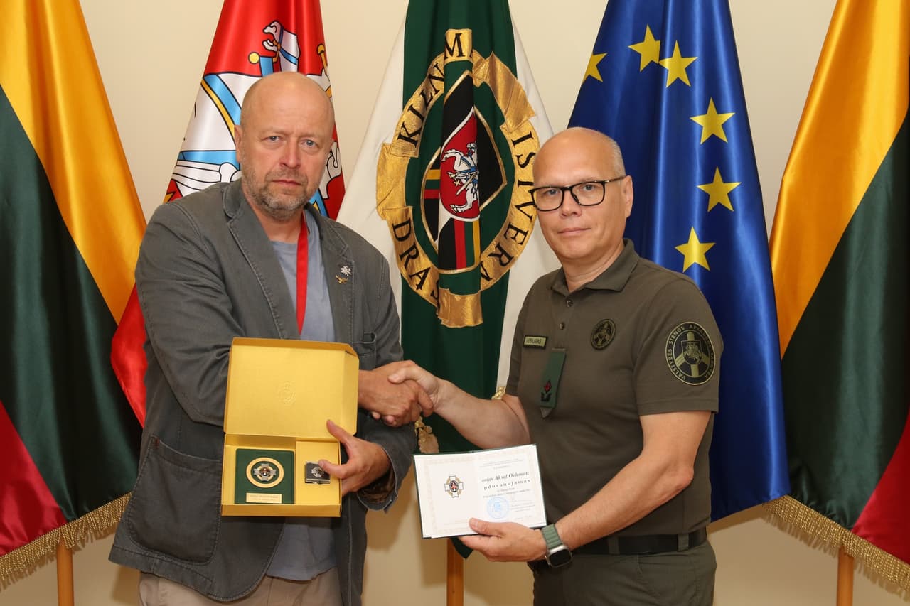 Vienas garsiausių Lietuvoje Ukrainos rėmėjų, altruistas Jona Ohmanas (kairėje).